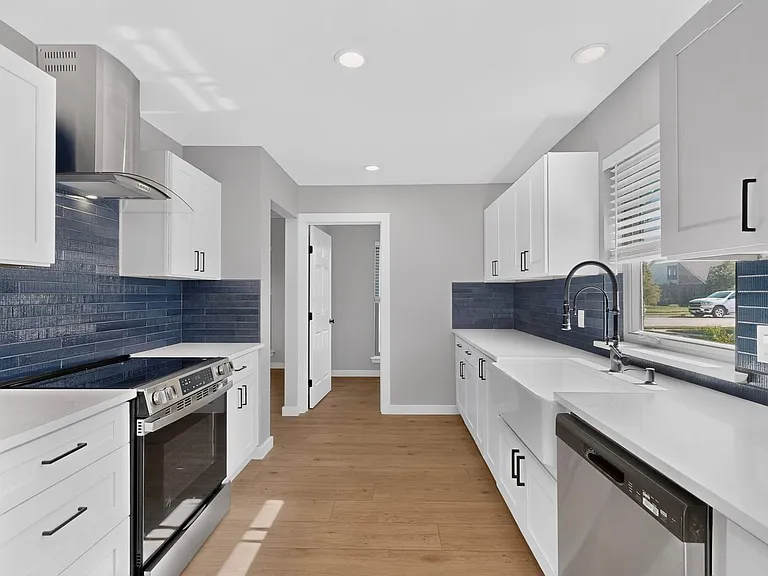 817 Sycamore Creek Rd — Photo 17