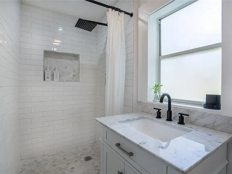 2410 Center Ave #2 — Photo 5