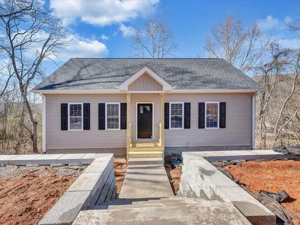 142 Chenault St, Buchanan, VA 24066
