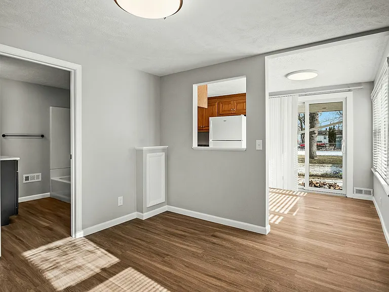 1508 Wilson St — Photo 15