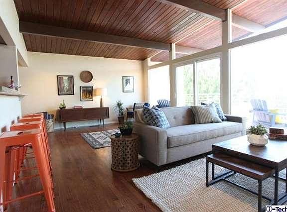 3rd image of 2546 Hyler Ave