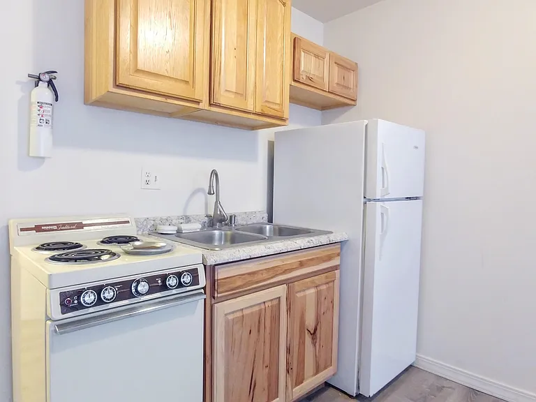Renovated 1 Bedroom Apartment Close to UNM, CNM, and Roosevelt Park — Photo 8