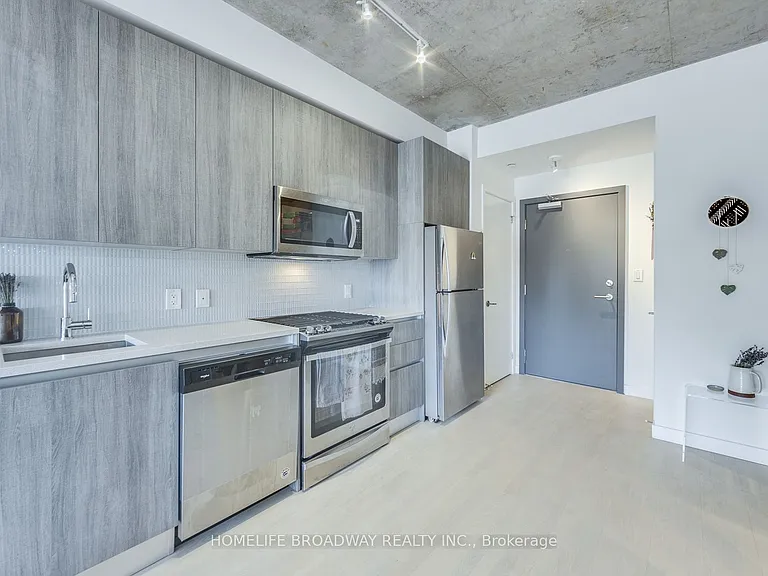 246 Logan Ave #313 — Photo 4
