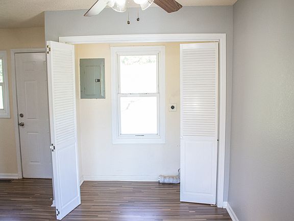 3rd image of 1616 Holt Lane