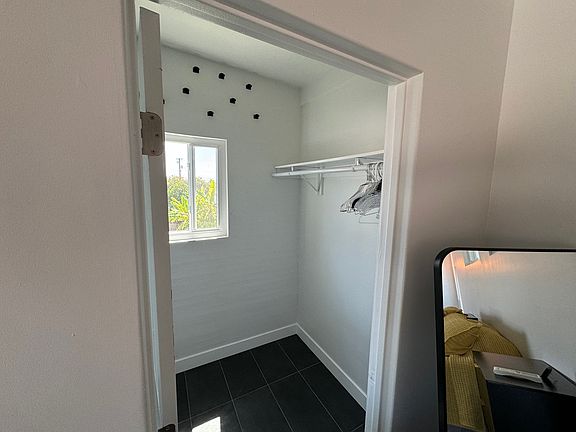 5th image of 3918 Marlesta Dr #B