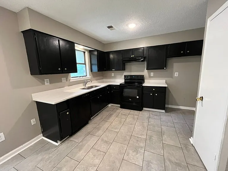 5726 Briarwood Dr — Photo 3