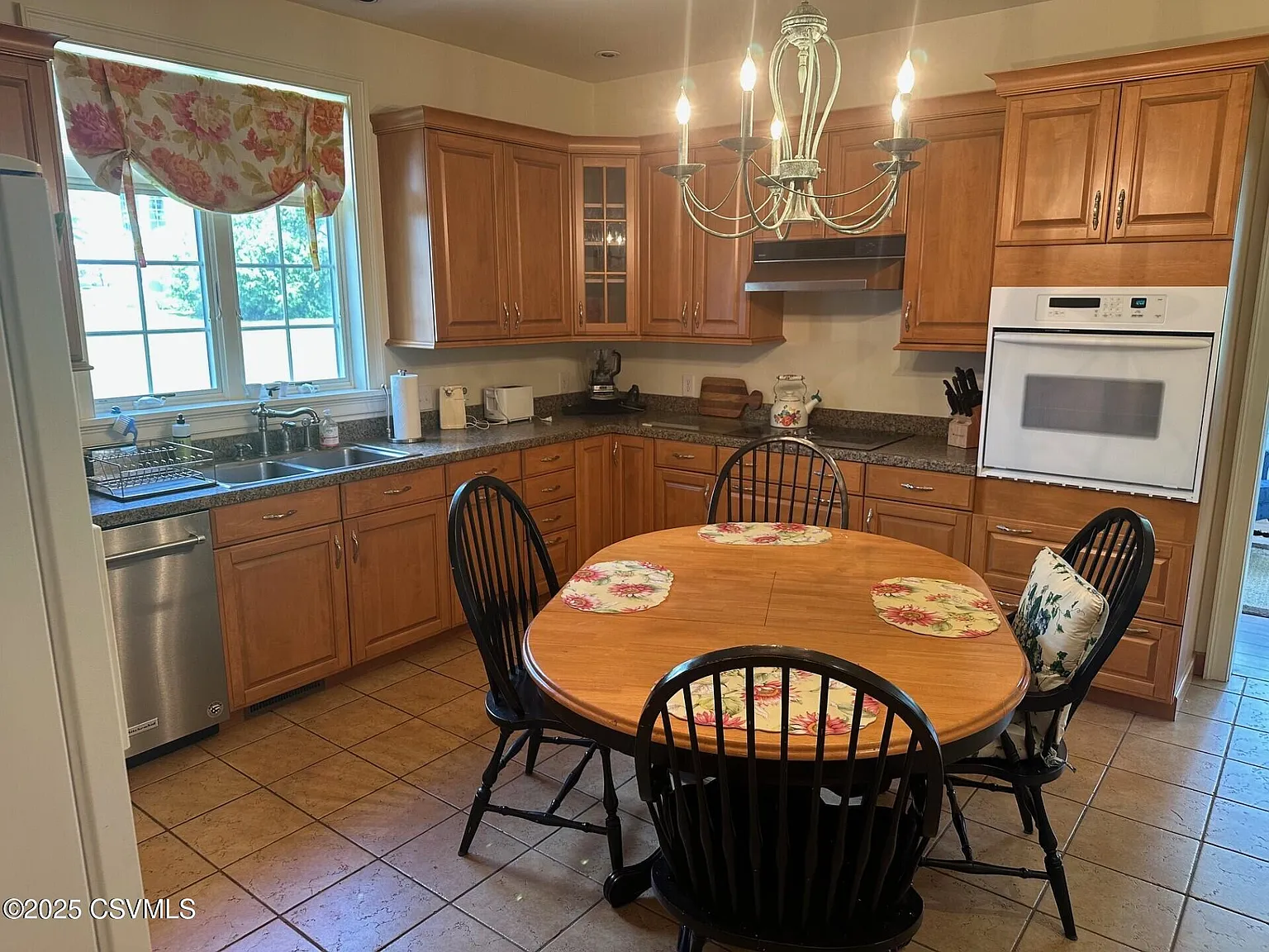 3 bed, 1500 sqft, $2,400 — Photo 3