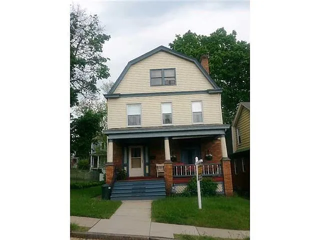 170 Davis Ave photo 1