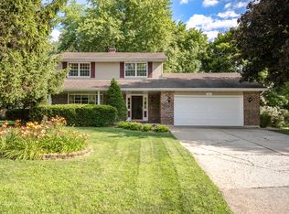 1001 Whipperwill Ct, Shorewood, IL 60404