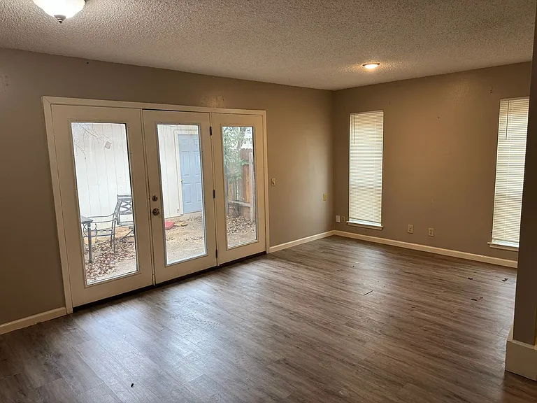 11814 Song St — Photo 6