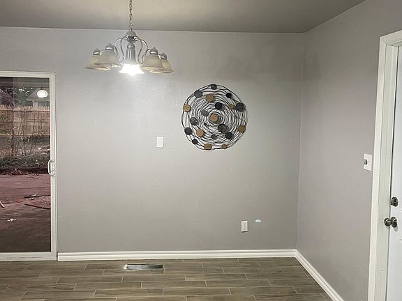 3rd image of 4770 Woodview Dr
