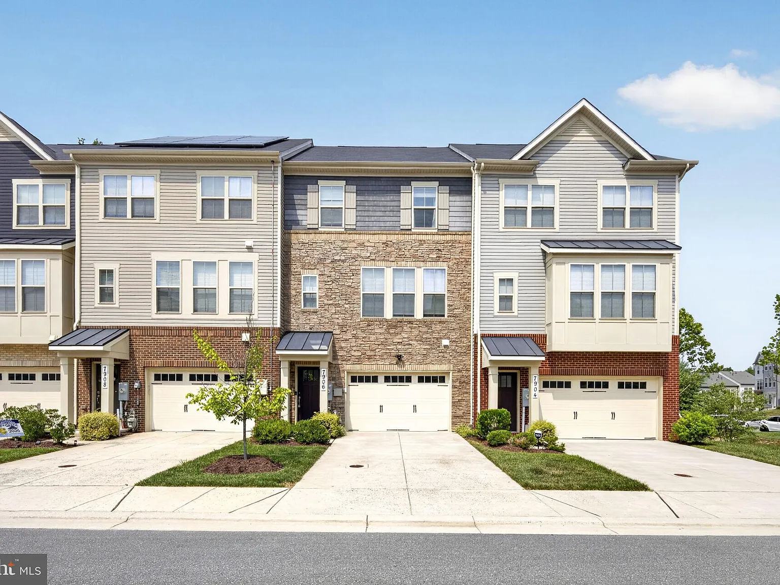 3 bed, 4.0 bath, 2633 sqft, $3,400 — Photo 1