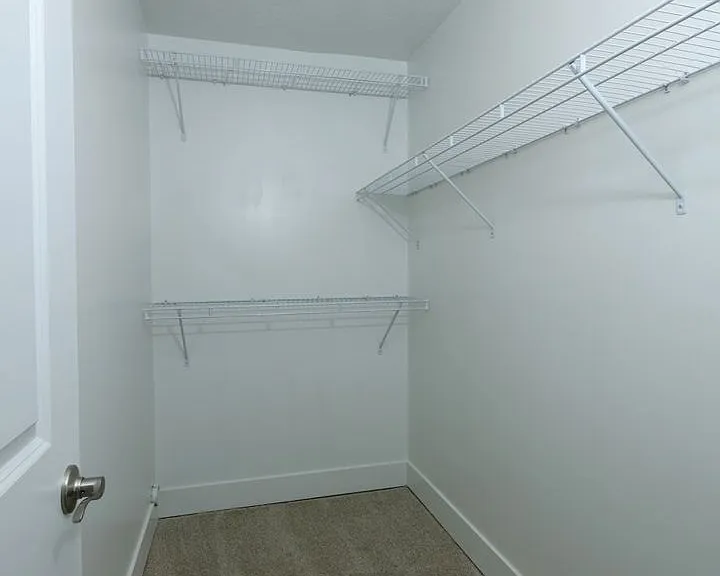 Oak Tree Apartments — Photo 26