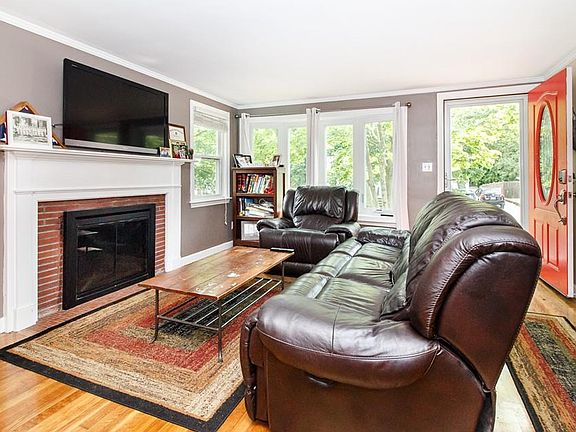 3rd image of 86 Livoli Ave