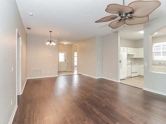 4th image of 921 Grand Canyon Dr