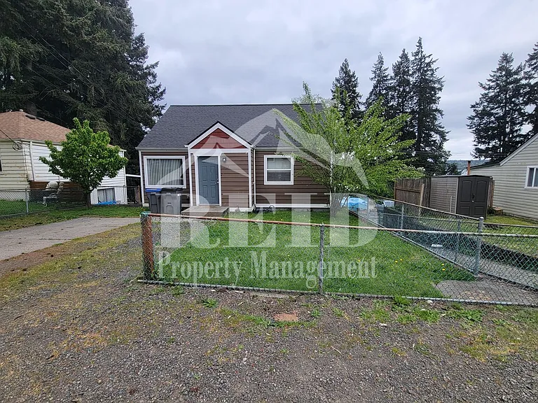 1212 Evans Ave W — Photo 2