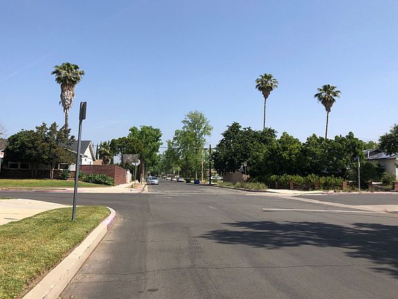 5th image of 10854 Debra Ave