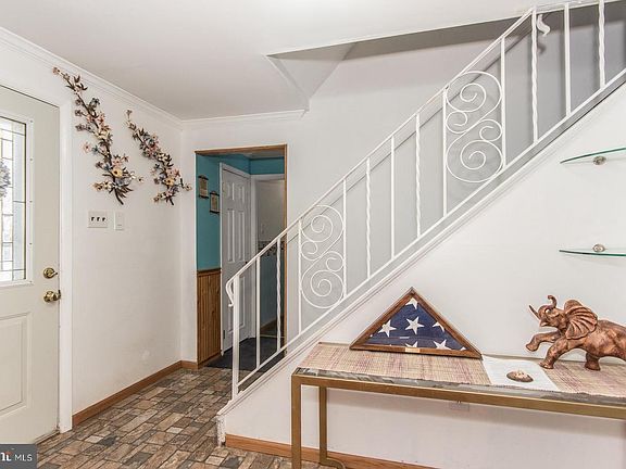 3rd image of 1036 Oakwood Dr