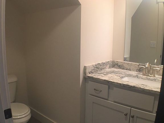 5th image of 1084 Forestglen Dr APT B