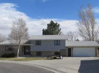 670 Beartooth Dr, Powell, WY 82435