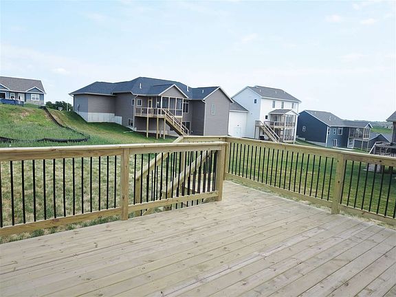 5th image of 313 Linden Ln