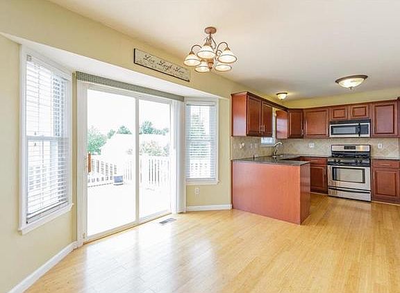 5th image of 38 Bay Hill Dr