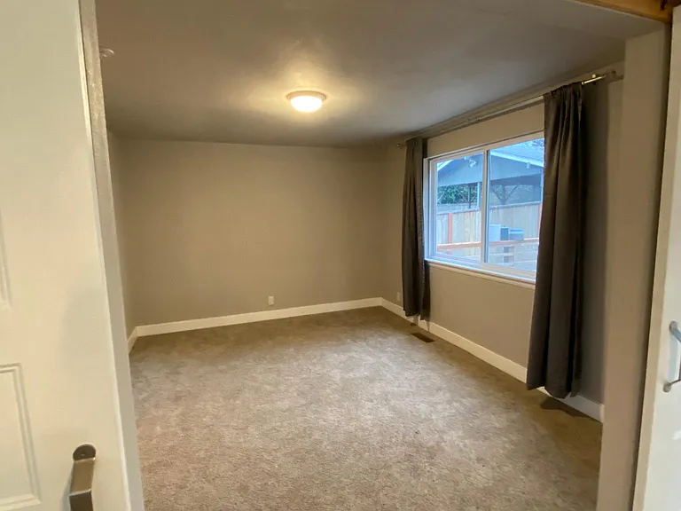 228 Jericho Ave NE — Photo 16