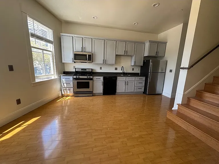 2597 Telegraph Ave #B — Photo 25