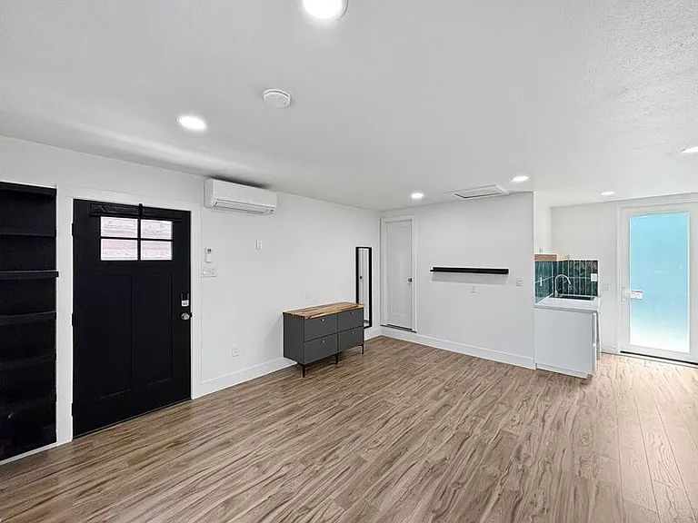 3696 Bellingham Ave #3696B — Photo 4