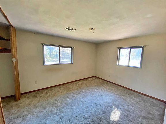 3rd image of 2863 Lakewood Dr