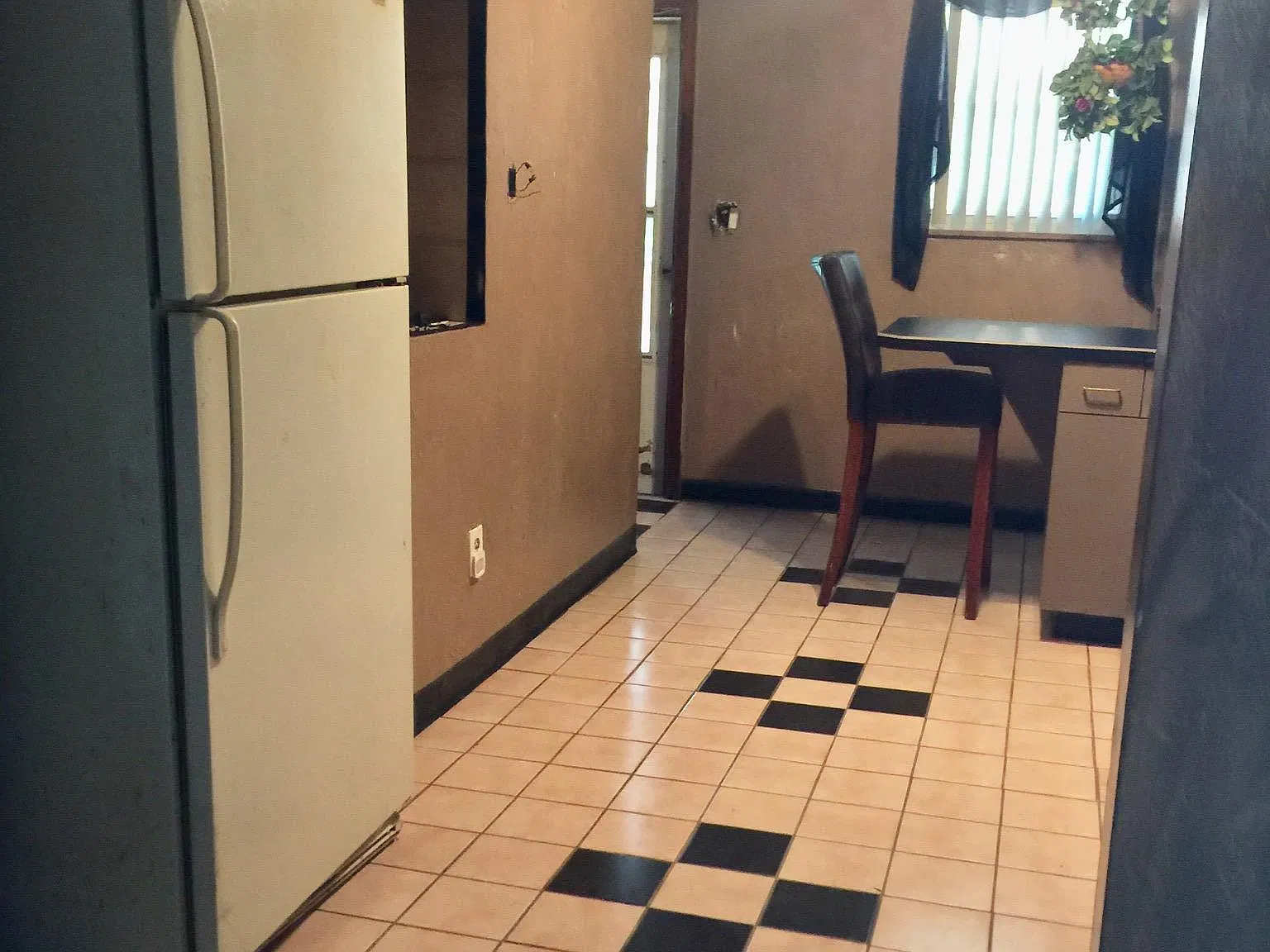 3819 Anderson Ave — Photo 3