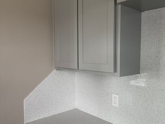 4th image of 513 Hope Dr #16