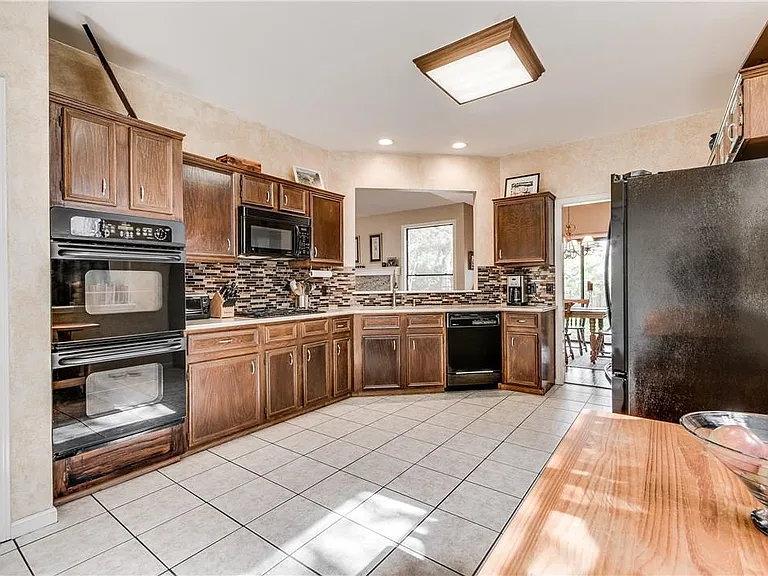 7414 Whistlestop Dr — Photo 15