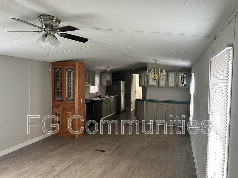 188 Golden Oaks Ln — Photo 4