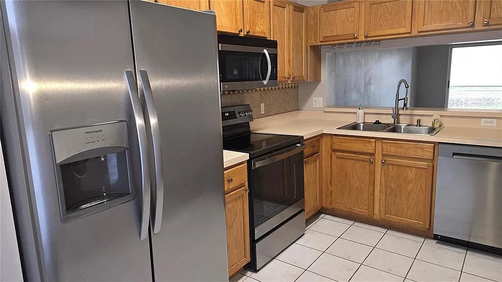 2 bed, 2.5 bath, 1080 sqft, $1,975 — Photo 3