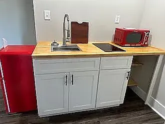 Studio, 400 sqft, $775 — Photo 3