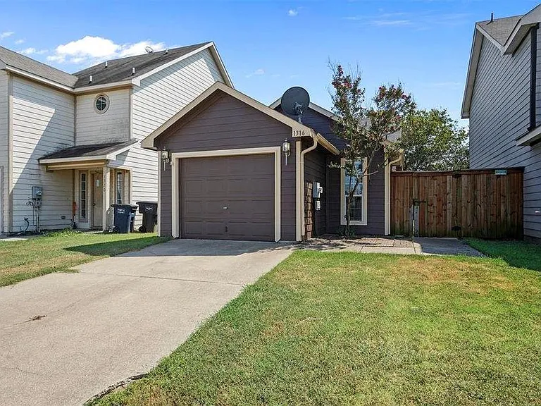 1316 Pine Ln — Photo 1