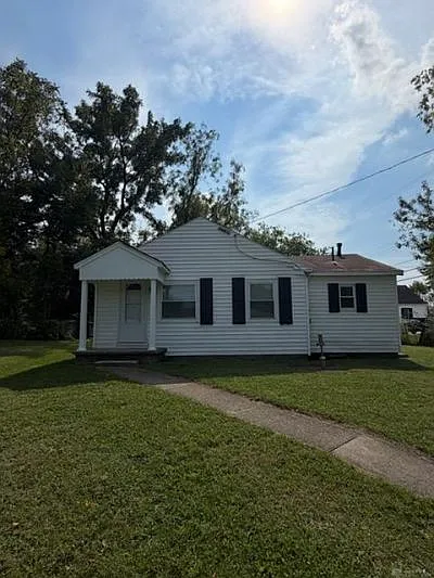 3 bed, 1.0 bath, 728 sqft, $1,195 — Photo 1