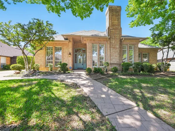 6230 Skylark Cir, North Richland Hills, TX 76180