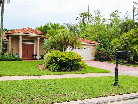 3rd image of 15762 Cypress Park Dr