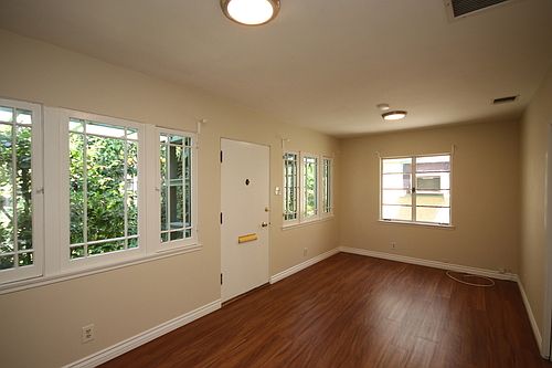 4th image of 1027 Palm Ave APT 4