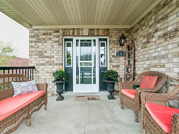 3rd image of 704 Russel Ct