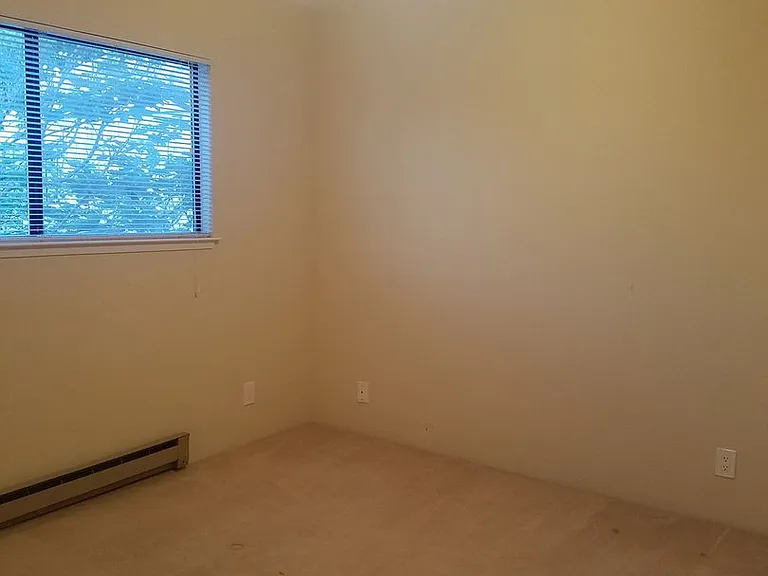 400 Laurel St — Photo 7