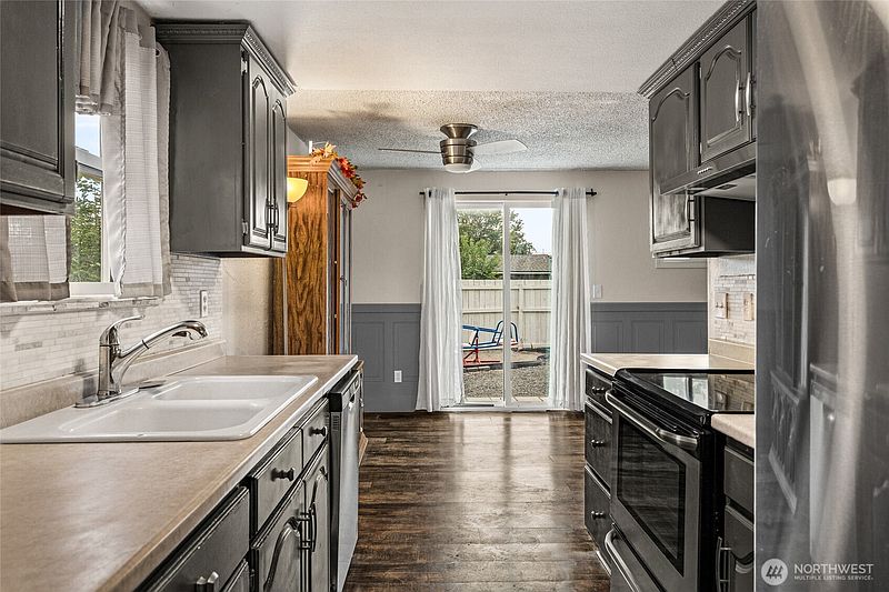 5th image of 1711 S 66th Avenue