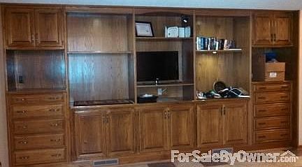 Office/Den
						:
						Solid wood Built-ins. Back lighting, cable ready.