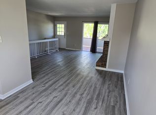 10910 Bradshaw St, Overland Park, KS 66210