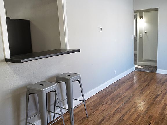Dining area and separate breakfast bar