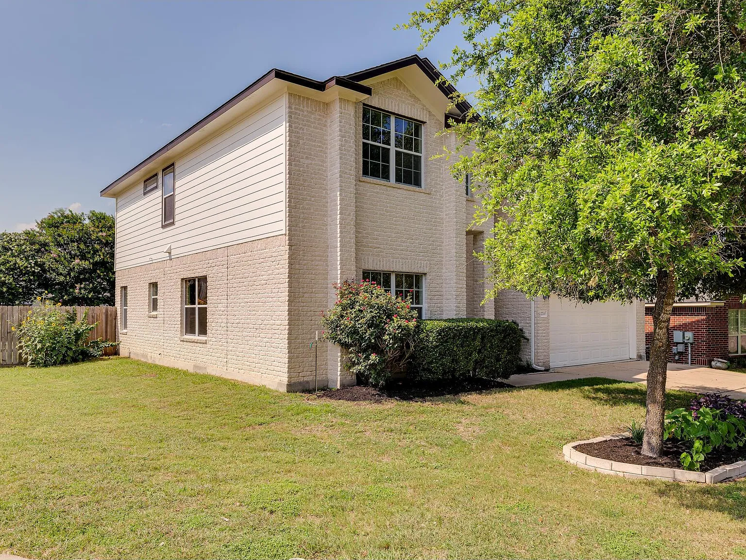 5 bed, 3.0 bath, 2926 sqft, $2,299 — Photo 3