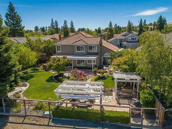 2nd image of 314 Sunset Dr