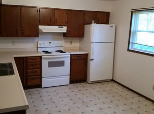 2825 Fandre Dr, Cedar Falls, IA 50613